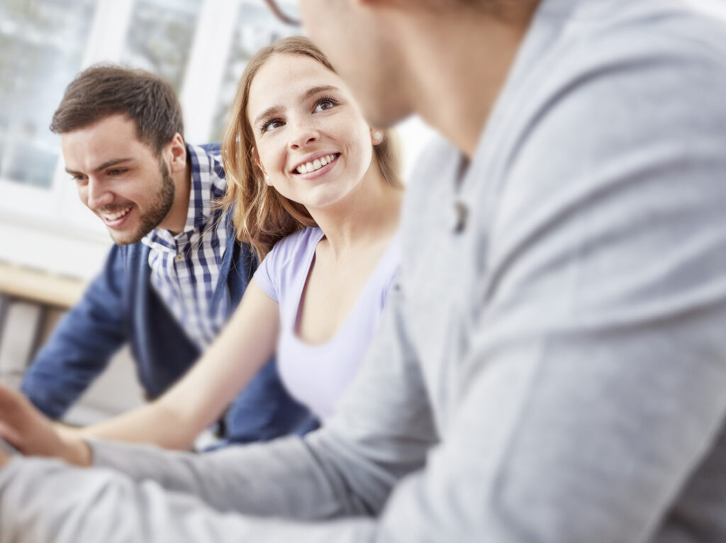 Junge Frau als Studentin oder Trainee in der Ausbildung