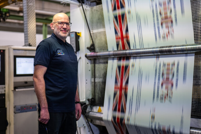Bild Mitarbeiter der Druckabteilung bei Papier-Mettler
